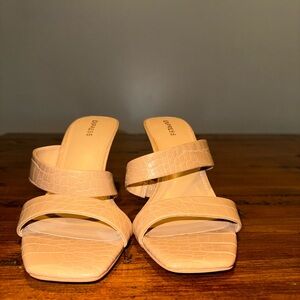 Textured Asymmetrical Double Band Slide
Heels by Express size 7